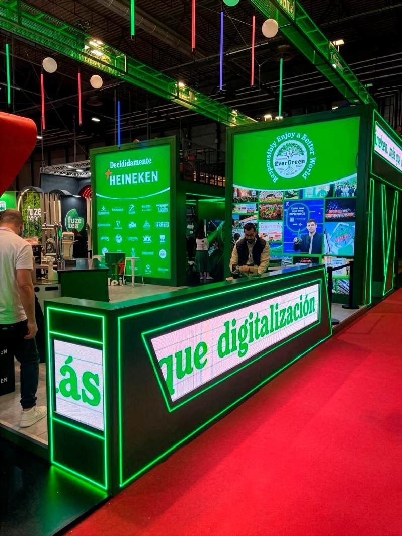 Stand iluminado de Heineken
